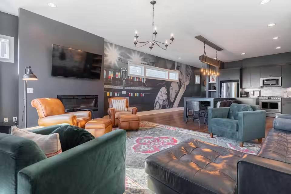 Cashs Speakeasy By Local Holiday home *