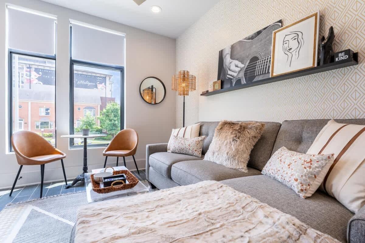 The Commodore By Local *