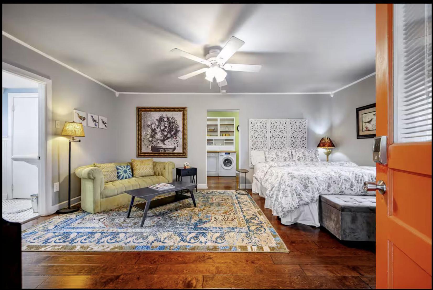 Peaceful Private Cottage, Walk To Park & 5 Mins To Downtown Guest house 4*