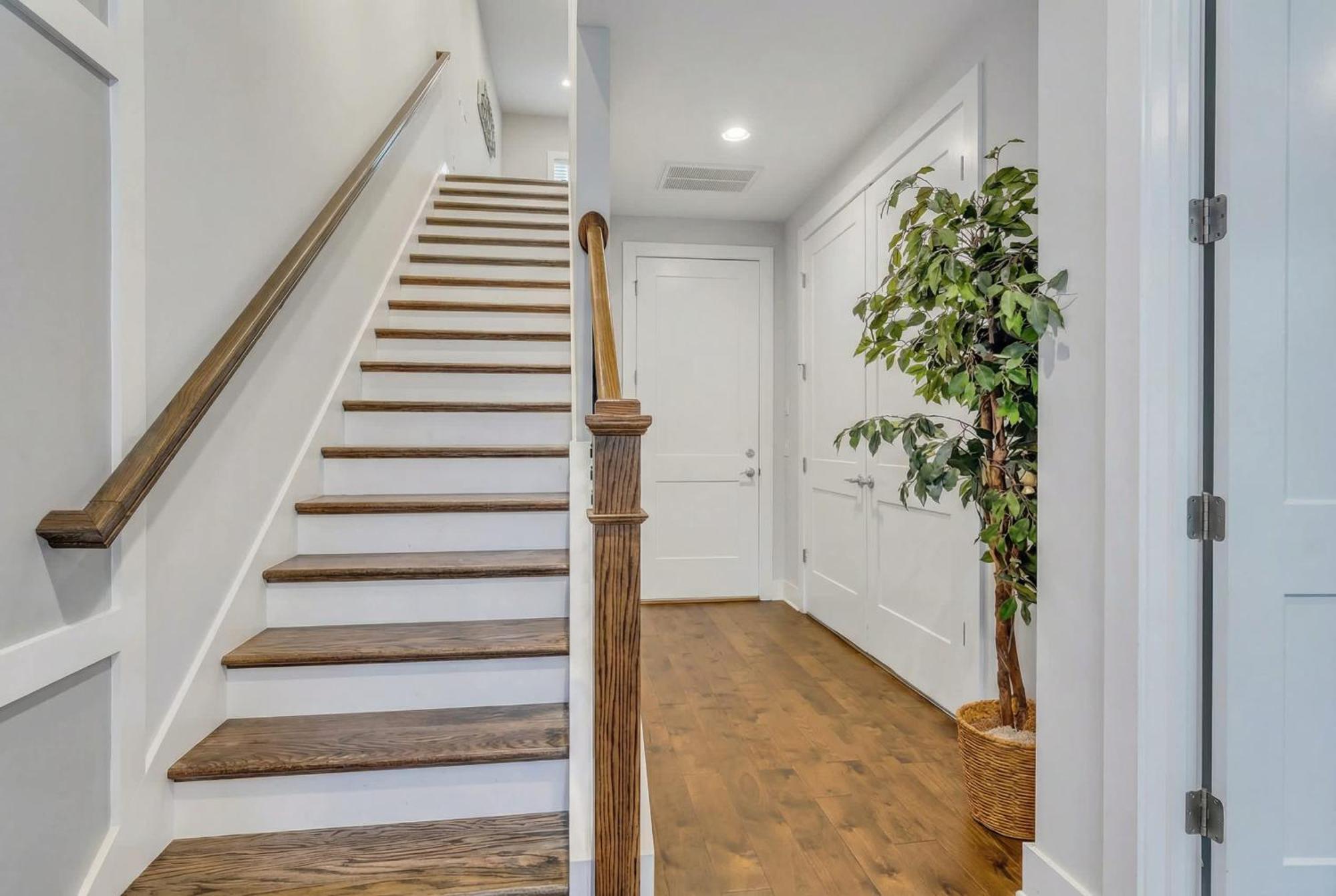 New Luxe 4br 12 Beds - Roofdeck Views - Chefs Kitchen Holiday home Nashville