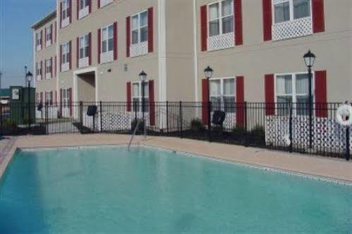 Country & By Radisson, Airport East, Tn