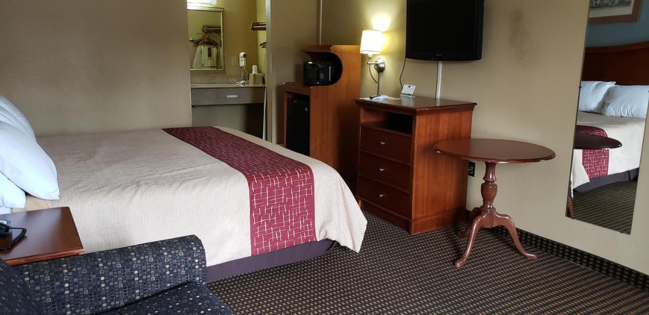 Vista And Airport East Motel 2*