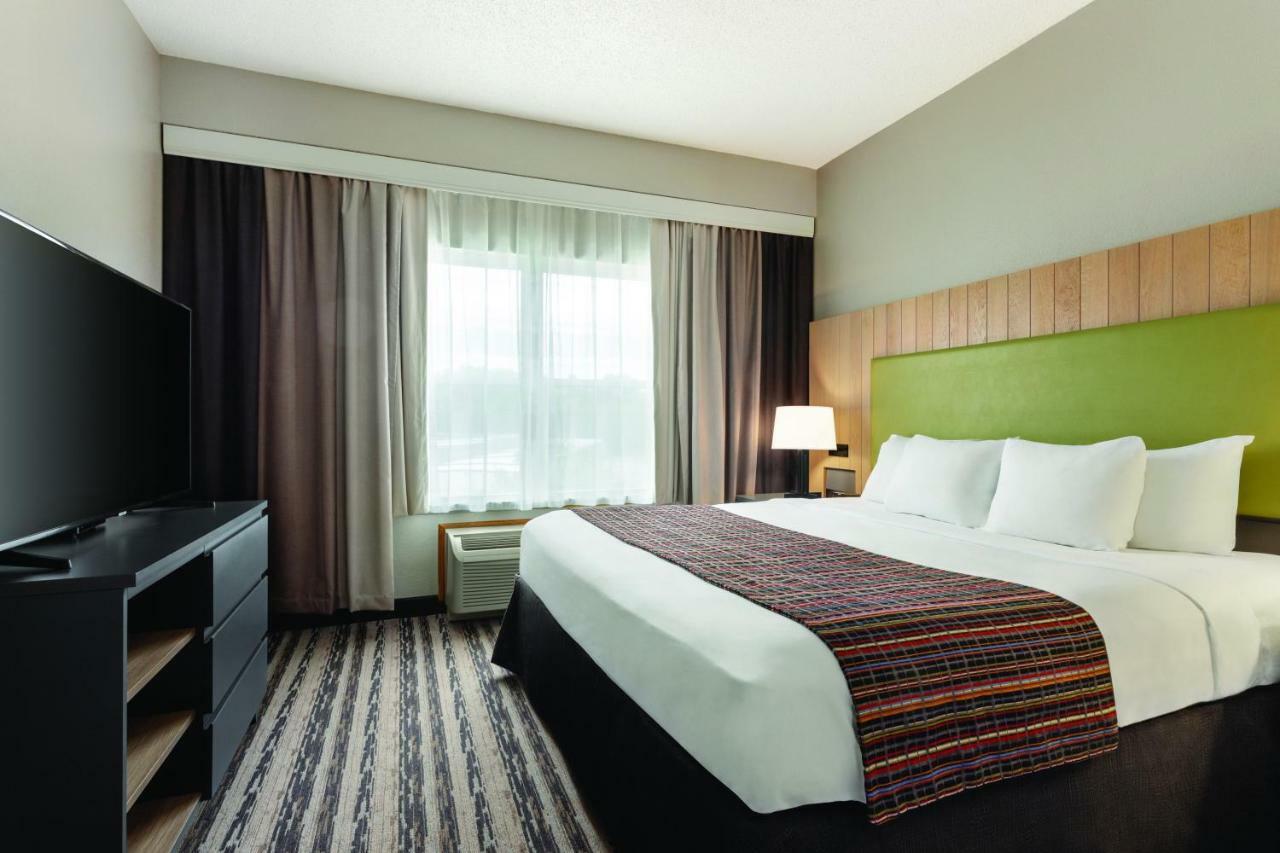 Country & By Radisson, Airport East, Tn 3*