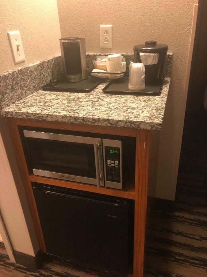 Hotel Country & By Radisson, Airport East, Tn 3*