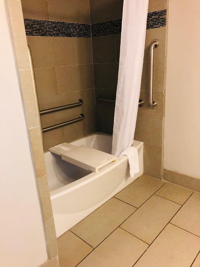 Country & By Radisson, Airport East, Tn 3* Nashville