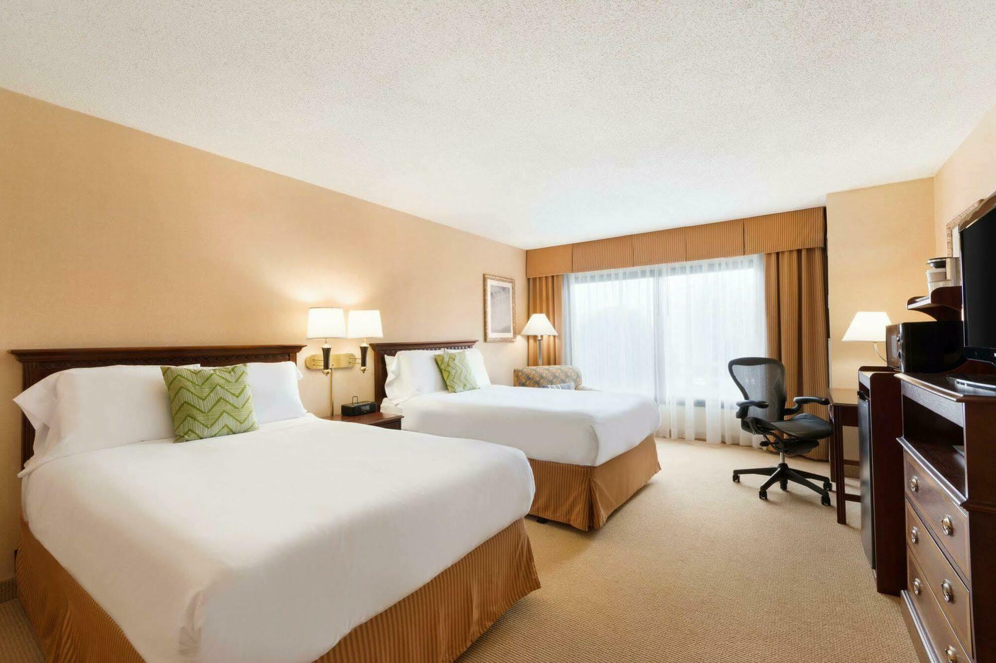 Hotel Radisson Airport 3*