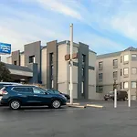 Holiday Inn Express & Suites Nashville-I-40 & I-24