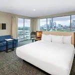 La Quinta Inn & Suites By Wyndham Nashville Downtown Stadium