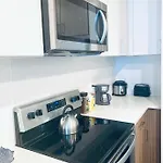 Apartment Palatial Abode With Downtown View & Free Parking *