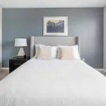 Modern Apartment In Prime Location Id8103X6