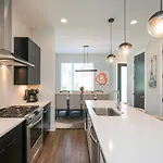 Holiday home Luxury Townhome Skyline Views Mins To Dt *