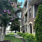 The Painted Muse I Stylish 3br With Rooftop Hot Tub In East *