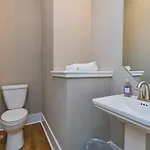 The Painted Muse I Stylish 3br With Rooftop Hot Tub In East Holiday home *
