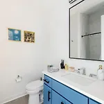 Extra Spacious 4 Bed / 4.5 Bath Music Row Nashville