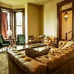 Henrie House I Luxury 4br Downtown Historic Gem With Library & Patio Holiday home