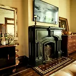 Henrie House I Luxury 4br Downtown Historic Gem With Library & Patio Nashville