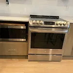 Upscale Cozy With Pool, Patio, Parking Holiday home
