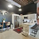 One-of-a-kind! Roll Up Garage Door-pool, Speakeasy Holiday home Nashville