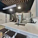 One-of-a-kind! Roll Up Garage Door-pool, Speakeasy * Nashville