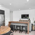 Penthouse River View Walk Downtown, Garage Parking