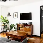 Mid-century Modern Near Downtown With Free Parking *