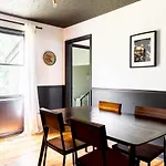 Mid-century Modern Near Downtown With Free Parking Holiday home