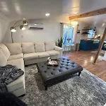 Modern Close To Downtown