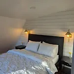 Modern Close To Downtown