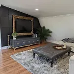 Modern Close To Downtown