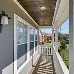 Vibrant Home With Deck, 2 Mi To Downtown Nashville!
