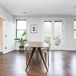 Cozysuites Music Row Stunning 2Br -Free Parking 05