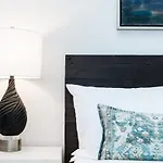 Cozysuites Music Row Stunning 2Br -Free Parking 05