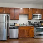 Two Cozysuites Spacious Music Row Apartment *