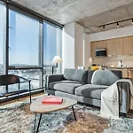 Contemporary City Living In Apartment *