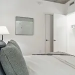 Contemporary City Living In Apartment Nashville