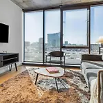 Contemporary City Living In Apartment *