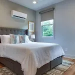 Townhouse - Walk To Food, Near Downtown! *