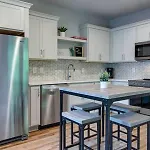 Townhouse - Walk To Food, Near Downtown! Holiday home *