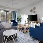 Holiday home Modern Townhome, Large Game Room, 10min To Downtown! Sleeps 10! *