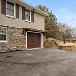 Hillside Hot Tub Hideaway! King Bed / Fire Pit