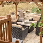Hillside Hot Tub Hideaway! King Bed / Fire Pit * Nashville
