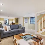 Holiday home Hillside Hot Tub Hideaway! King Bed / Fire Pit