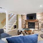 Holiday home Hillside Hot Tub Hideaway! King Bed / Fire Pit *