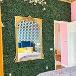 Dolly's Art Deco - Luxe Near Broadway Holiday home *