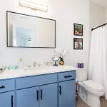 Extra Spacious 4 Bed / 4.5 Bath Music Row *