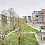 Smart, Stylish Music City Condo - Concierge, Restaurants, Gym, Rooftop Patio, Parking