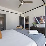 Halcyon - Odyssey - Heart Of Midtown Holiday home *