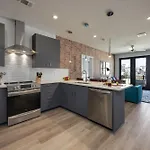 Halcyon - Odyssey - Heart Of Midtown Holiday home *