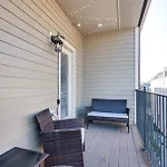 Lipstick & Boots - Luxury 3-Level Condo With Private Garage Near Music Row