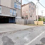 Lipstick & Boots - Luxury 3-Level Condo With Private Garage Near Music Row